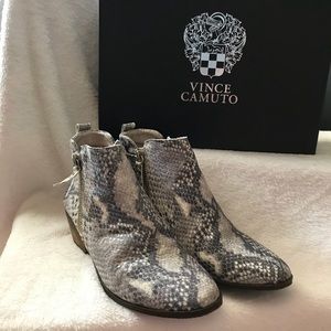 Vince Camuto Grey Snake Skin Booties Size: 7M